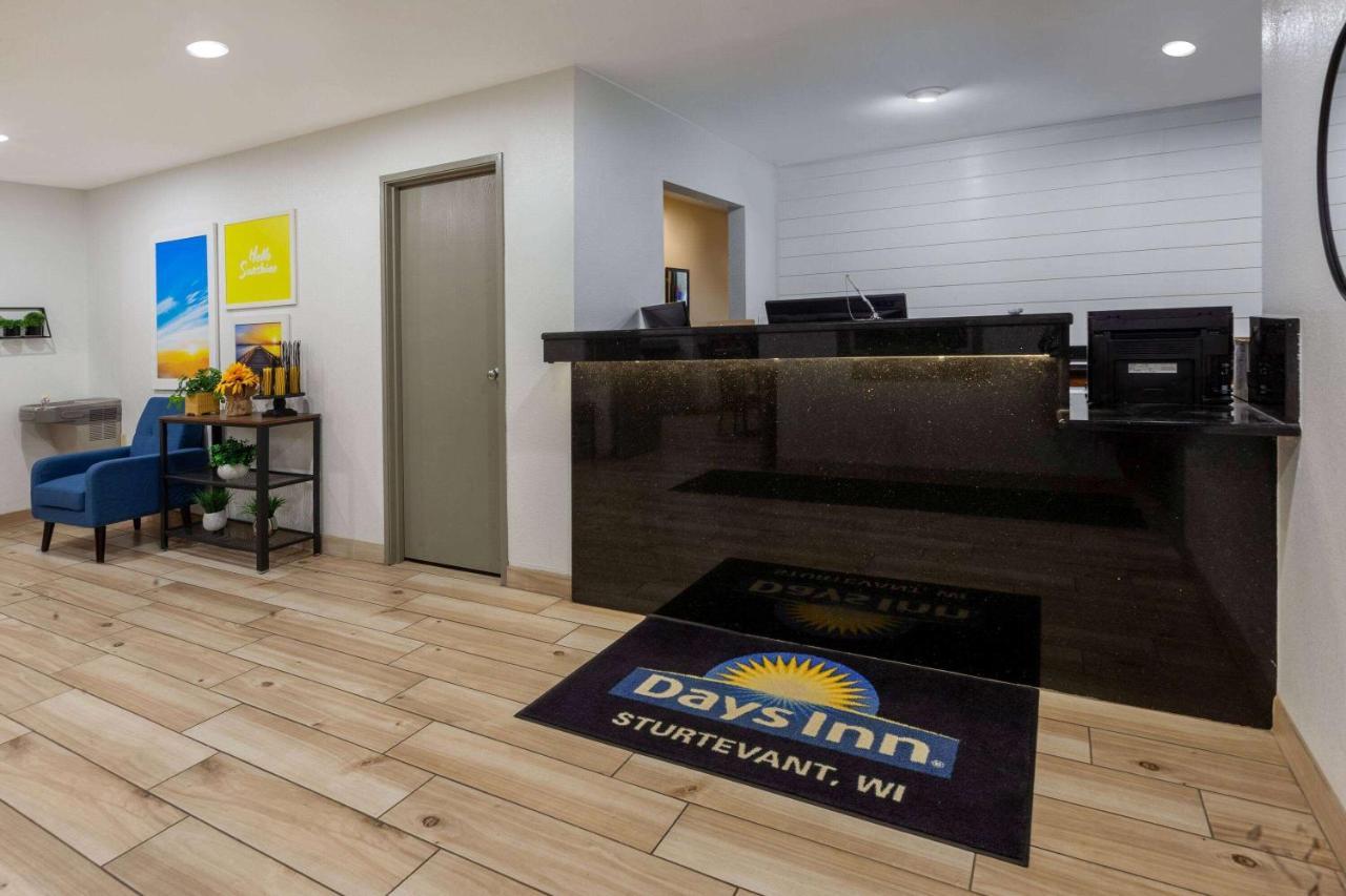 Days Inn By Wyndham Racine/Sturtevant Екстериор снимка