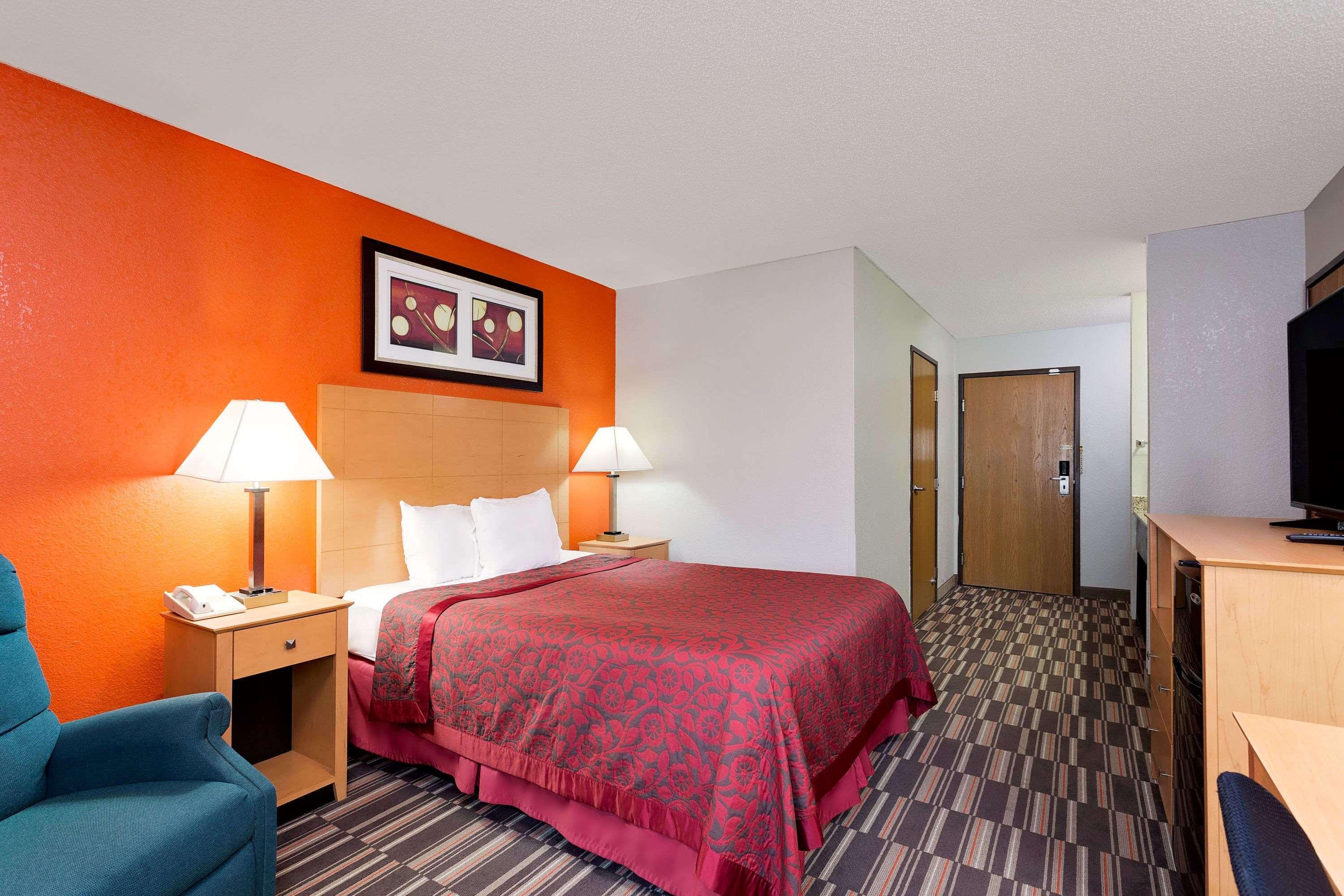 Days Inn By Wyndham Racine/Sturtevant Екстериор снимка