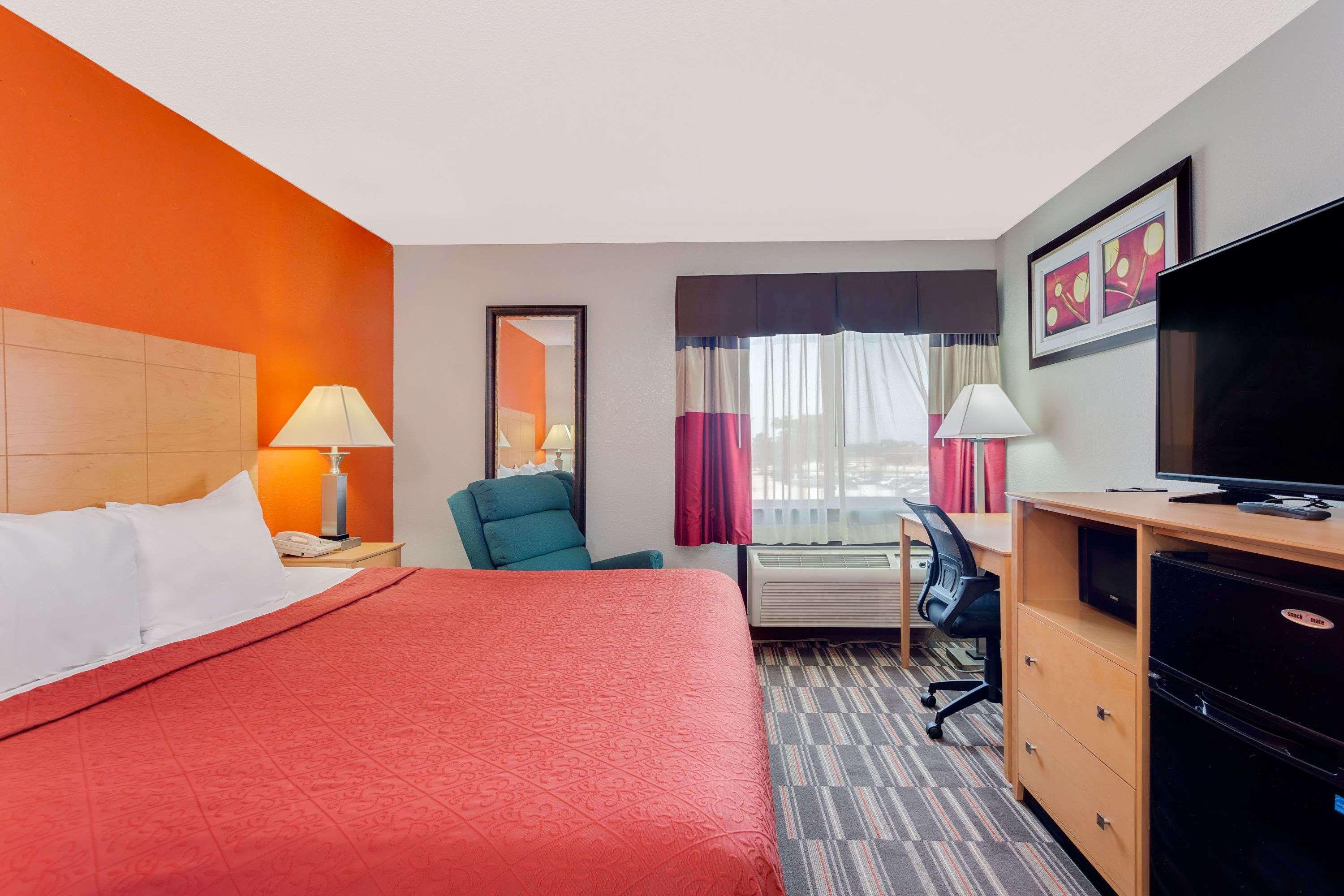 Days Inn By Wyndham Racine/Sturtevant Екстериор снимка