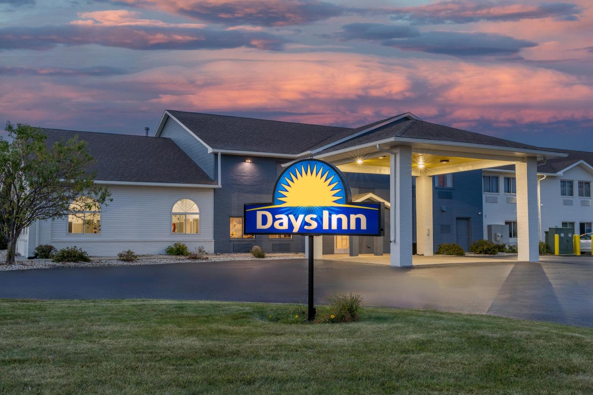 Days Inn By Wyndham Racine/Sturtevant Екстериор снимка